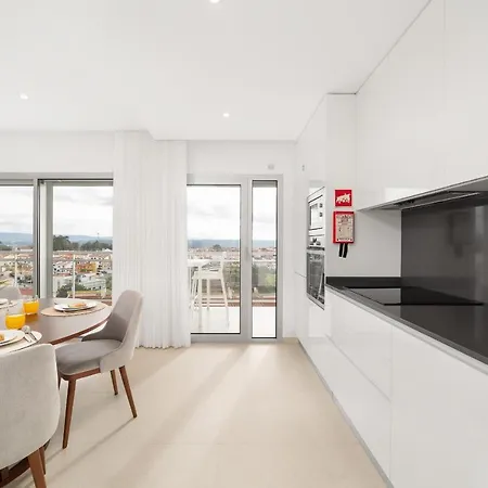 Views Apartment *
