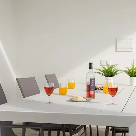 Views Apartment *